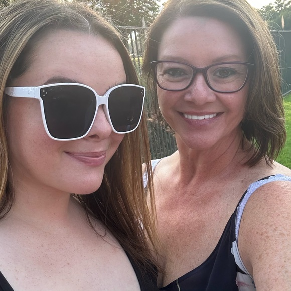 Meet your Posher, Lorrie - Picture 7 of 8